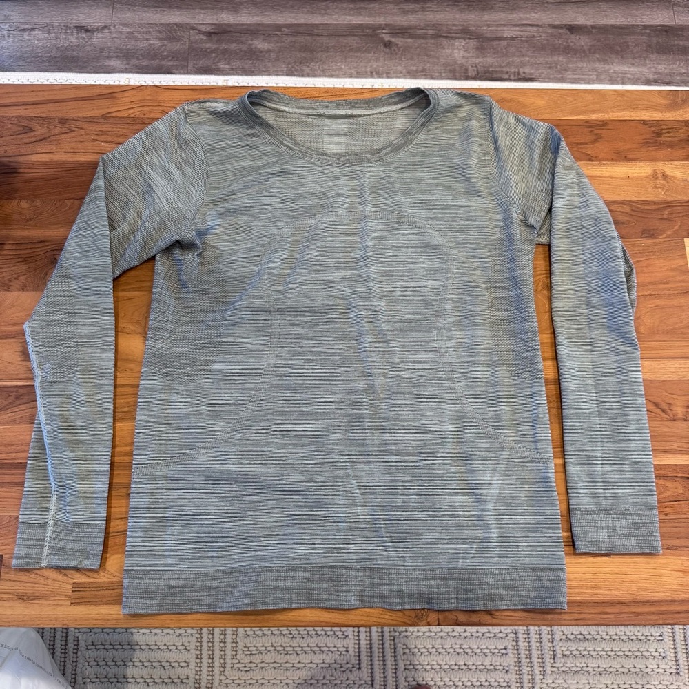 EUC Lululemon Swiftly Relaxed-Fit long Sleeve shirt